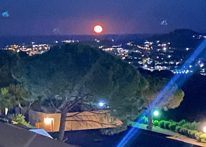 Astra Cinematic House *